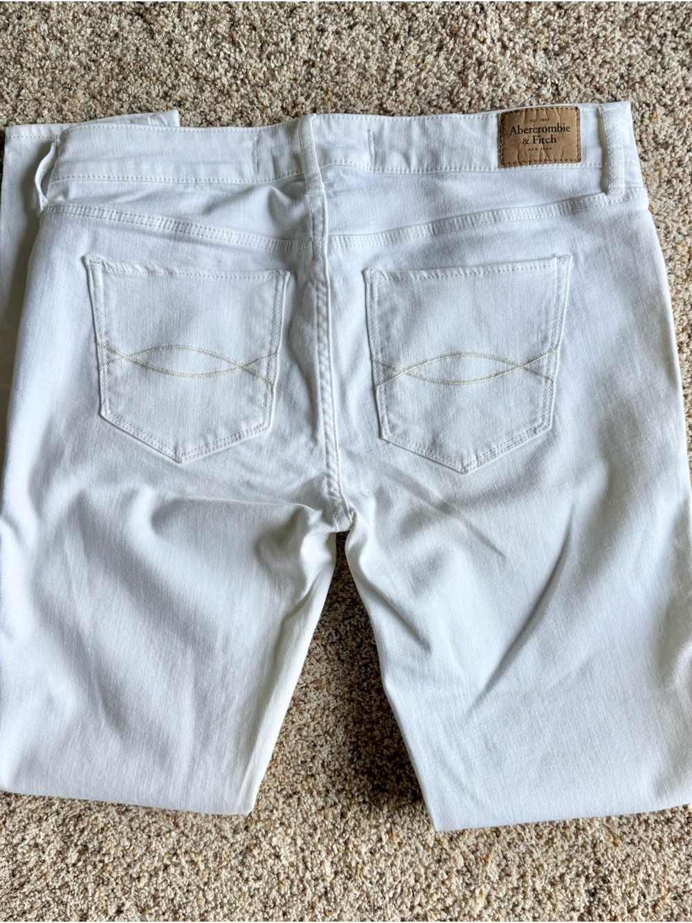 Abercrombie & Fitch Women's Straight Leg Jeans in White 29x29